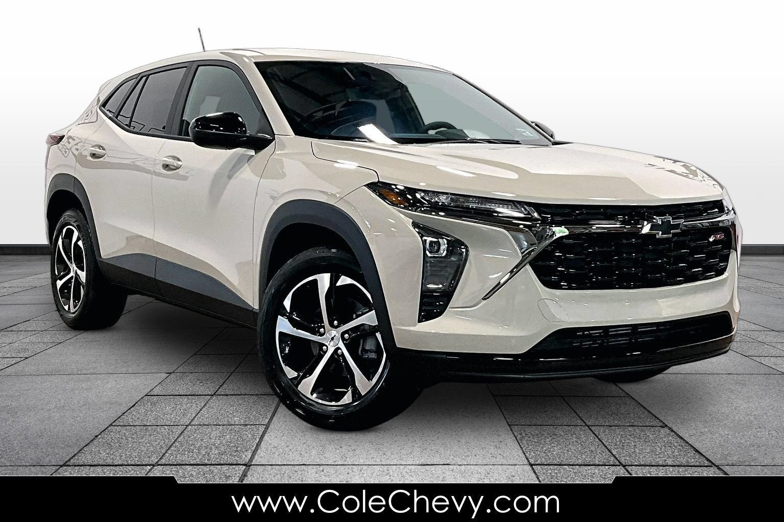 2026 Chevrolet Trax 1RS in White Sands — front three-quarter view